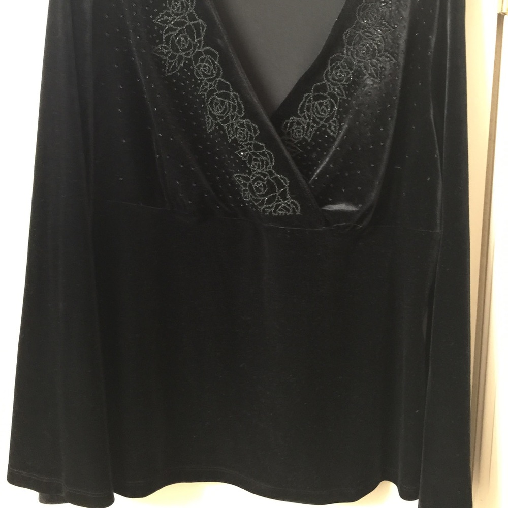 Women black sequined velvet blouse